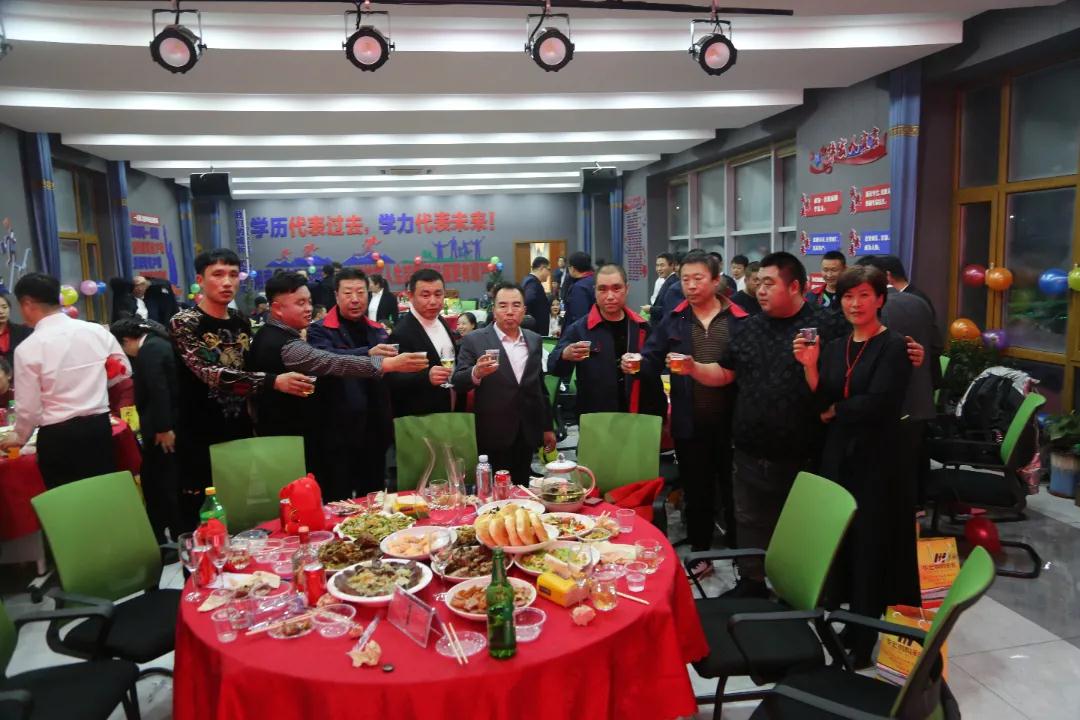 维多利亚老品牌vic(集团)官方网站